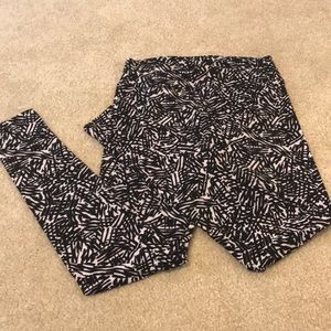 Black and white Lula Roe leggings